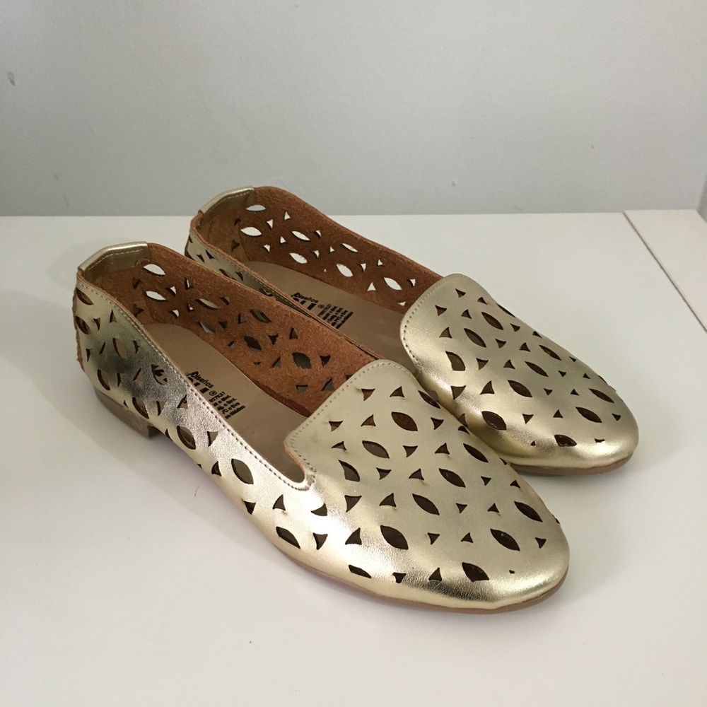 Loafers with diecut pattern