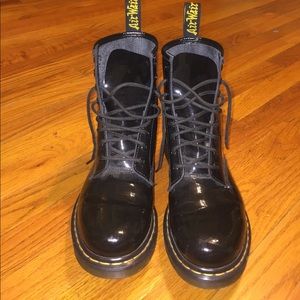 Dr. Martens Modern Classics -women size 9