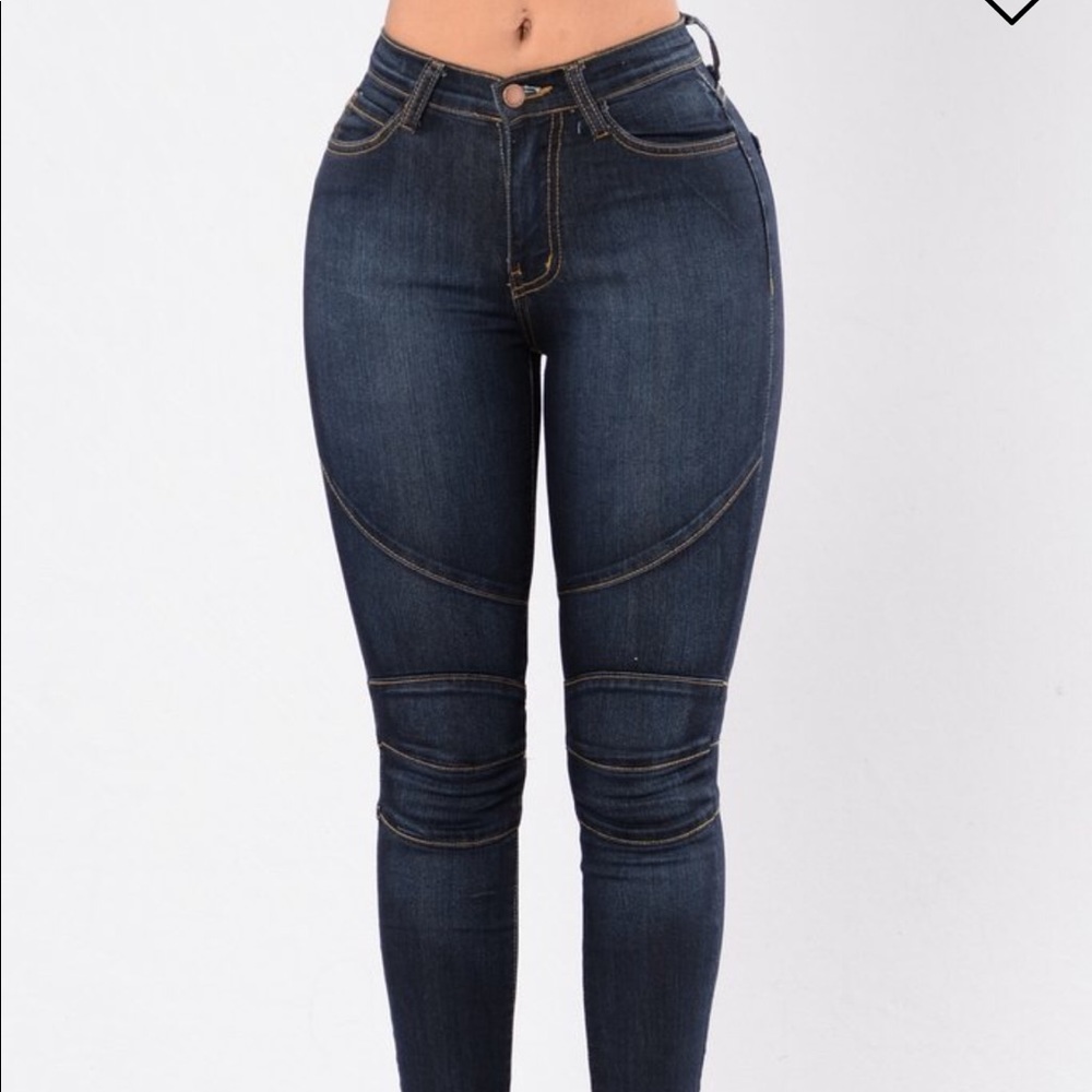 DARK WASH BLUE JEANS