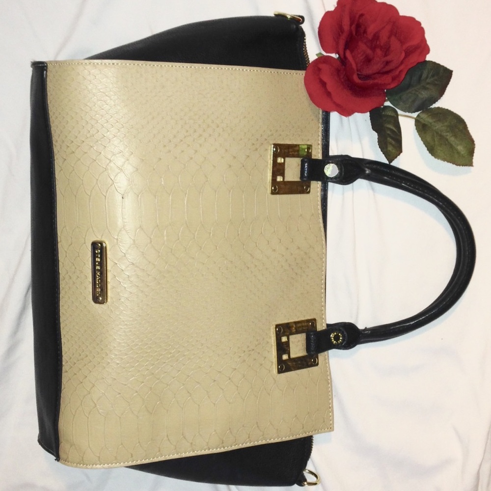 Elegant light weight handbag