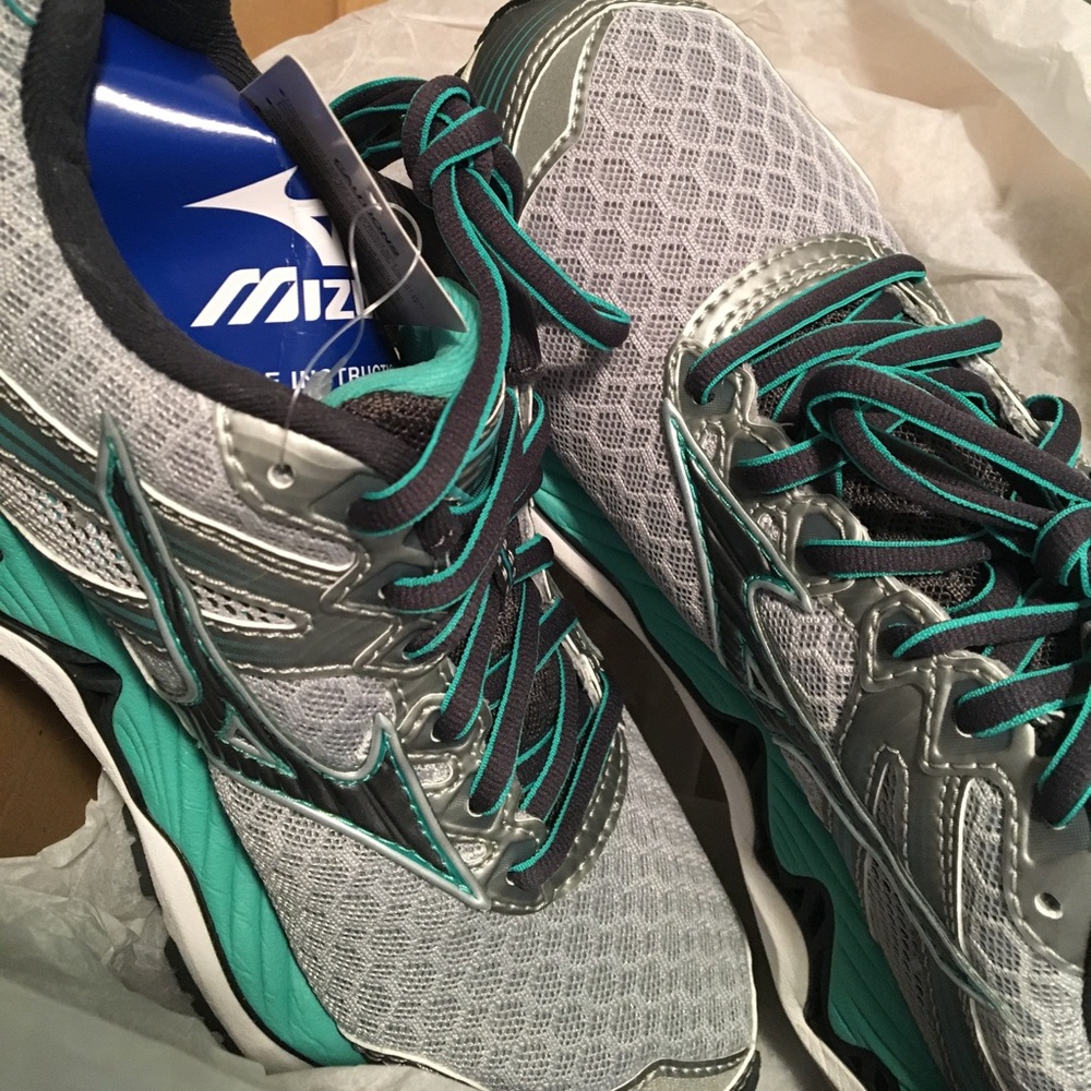 SOLD - Mizuno Wave Paradox 2 - Picture 1 of 6