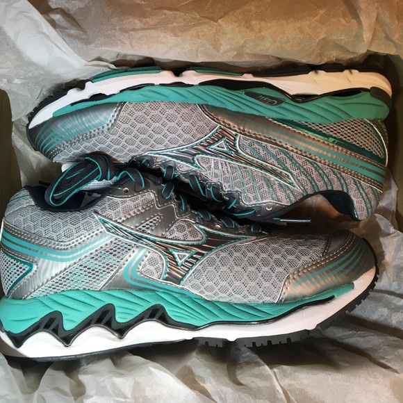 SOLD - Mizuno Wave Paradox 2 - Picture 2 of 6