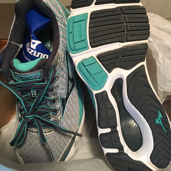 SOLD - Mizuno Wave Paradox 2 - Picture 5 of 6