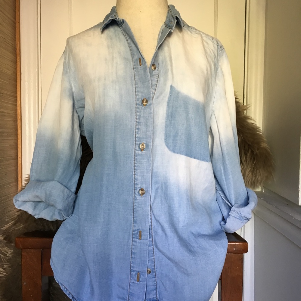 Cloth & Stone SOFT Denim Button Down size L