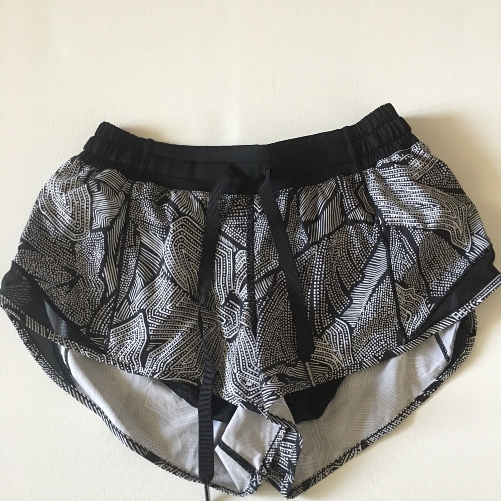 Lululemon hotty hot short