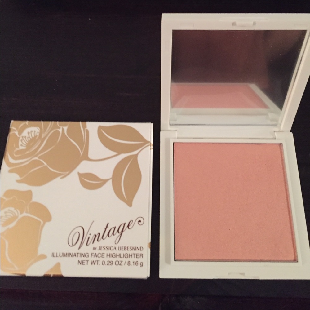 Vintage illuminating face highlighter