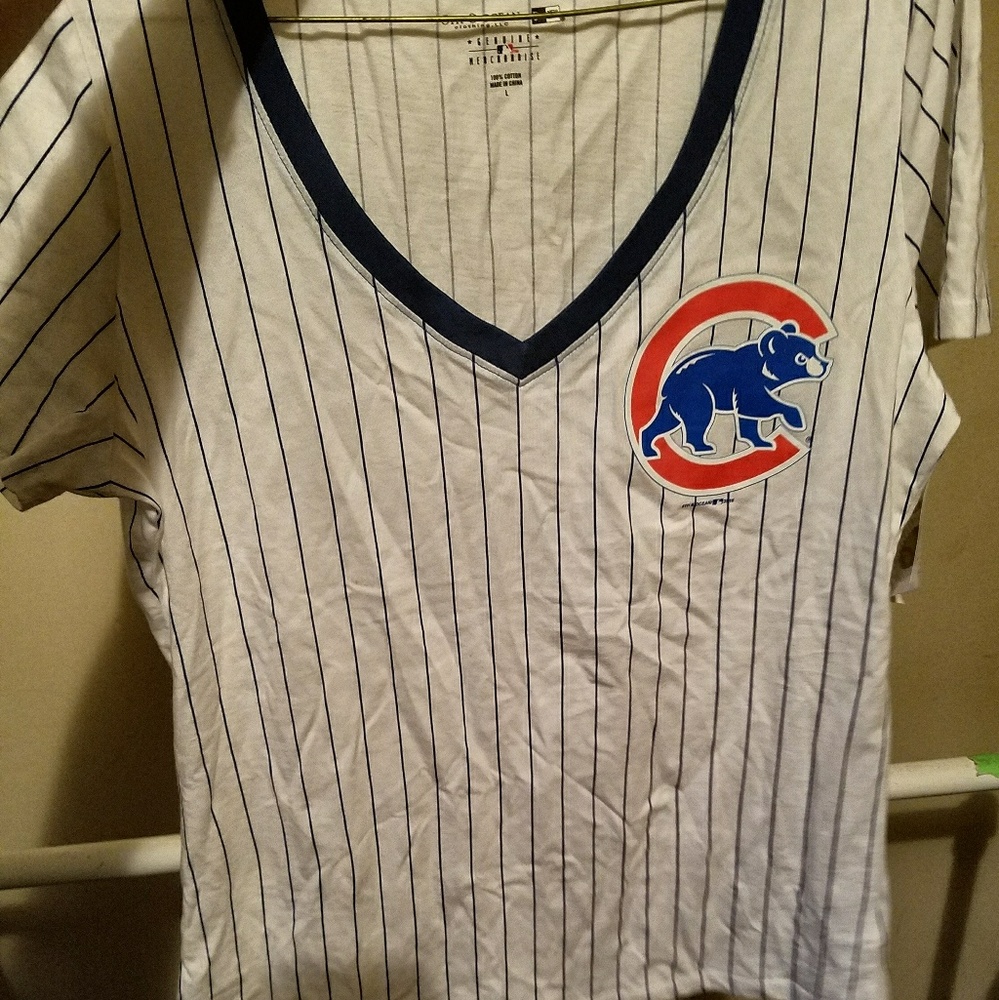 Beautiful women's cut pullover Cubs t-shirt!