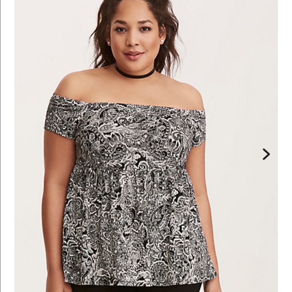 Torrid paisley blouse 🖤