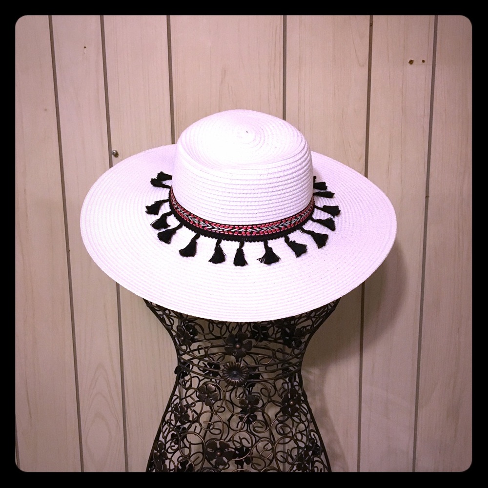 White sun hat NWT