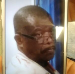 Meet your Posher, Carlos