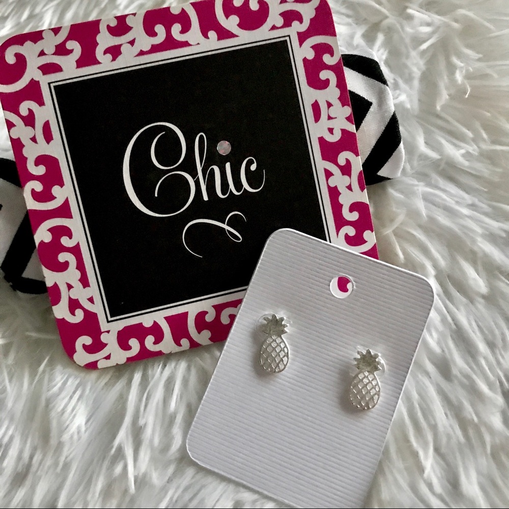 🔴3 for $12🔴Petite Lucky Pineapple Stud Earrings - Picture 3 of 4