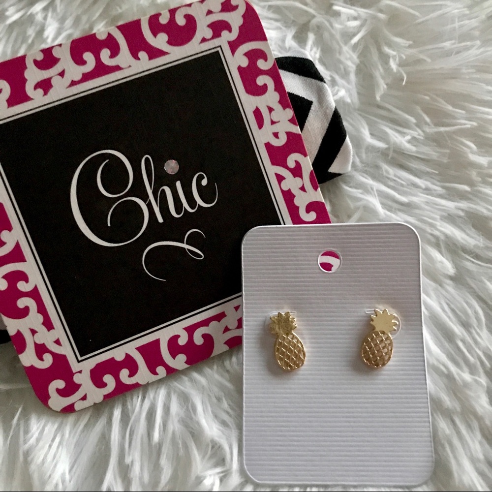 🔴3 for $12🔴Petite Lucky Pineapple Stud Earrings - Picture 2 of 4