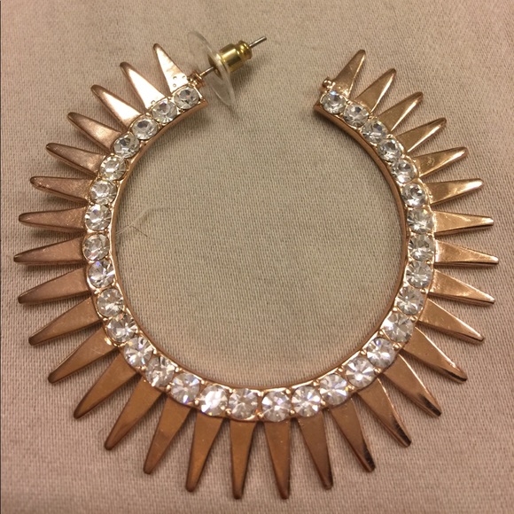 Never worn earrings - Picture 2 of 2