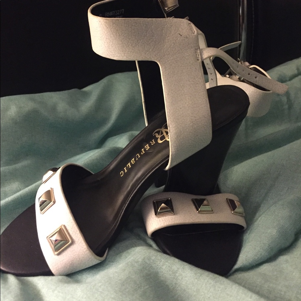 Rock Republic black and white heels 👠