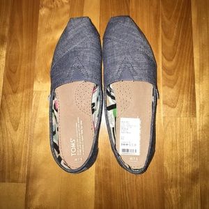 TOMS Authentic Slip On With Colorful Pattern