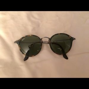 Rayban Round Fleck sunglasses