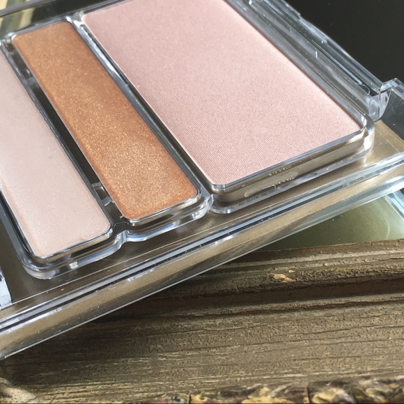 🦄HP! {Estēe Lauder} Crème Patina for Face Compact - Picture 5 of 8