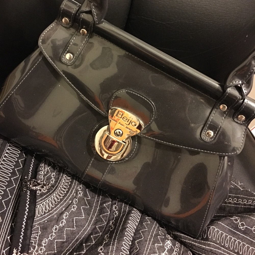 Gray clouds rolling in on a Beijo bag!