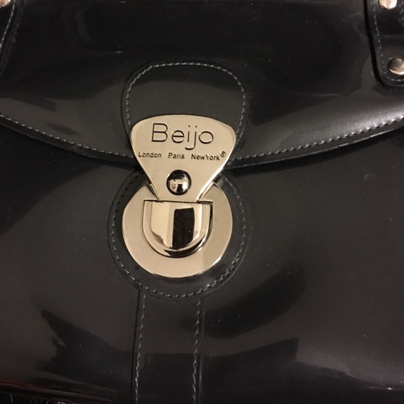 Gray clouds rolling in on a Beijo bag! - Picture 6 of 8