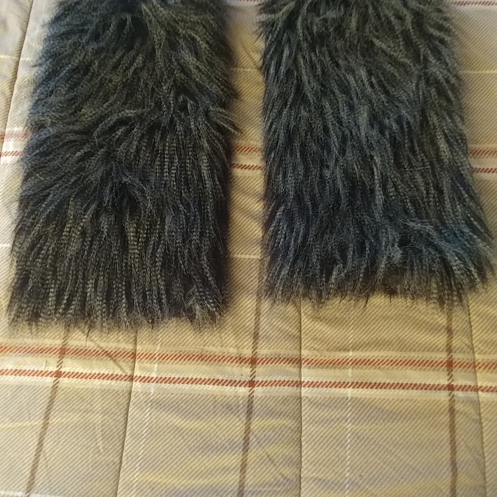 1set of leg warmers
