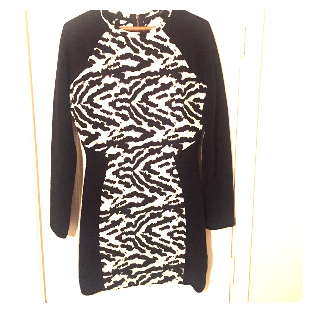 Black and white print long sleeve mini *NWT