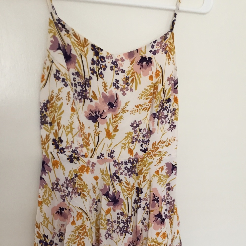 Pretty floral dress!