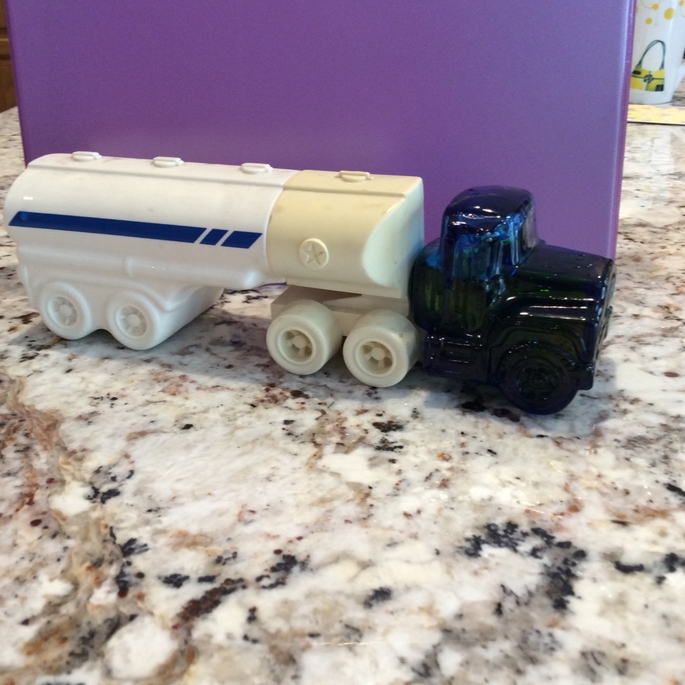 Vintage Avon Big Rig wild country