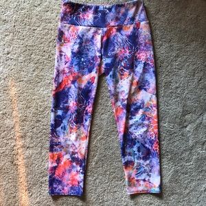 Onzie cropped workout leggings. XS, fits like S.