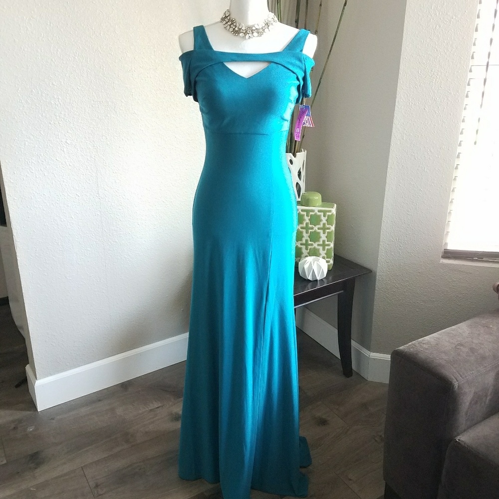 PRICE DROP⬇Morgan & Co special occasion gown