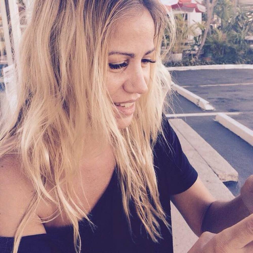 Meet your Posher, Toia