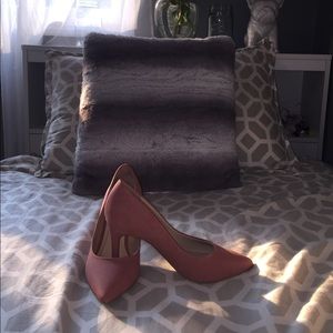 Kelly & Katie Mauve Point Toe Heels
