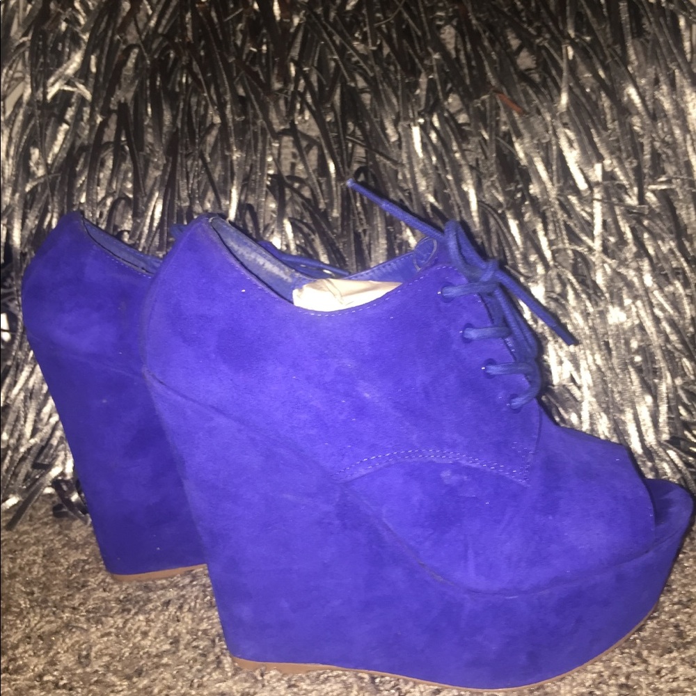 Blue suede wedges!