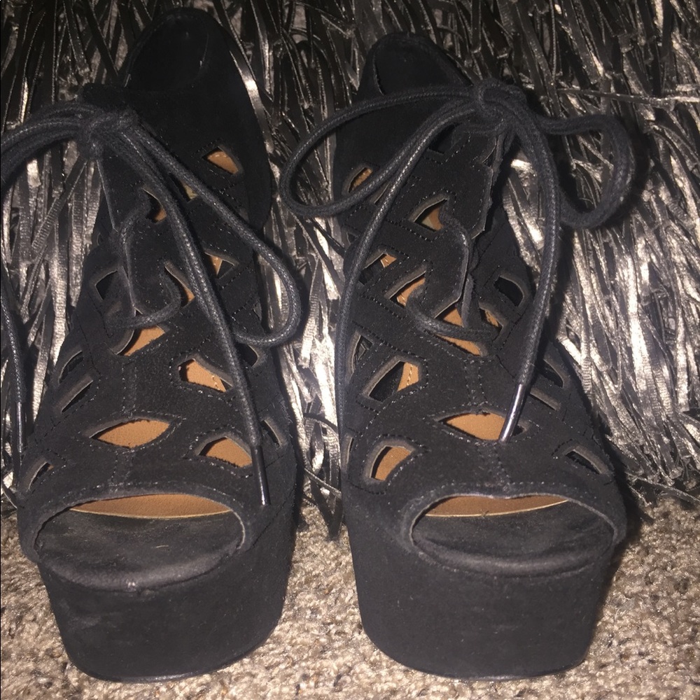 Unique Black wedges!