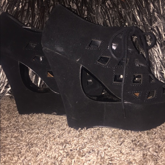 Unique Black wedges! - Picture 2 of 3
