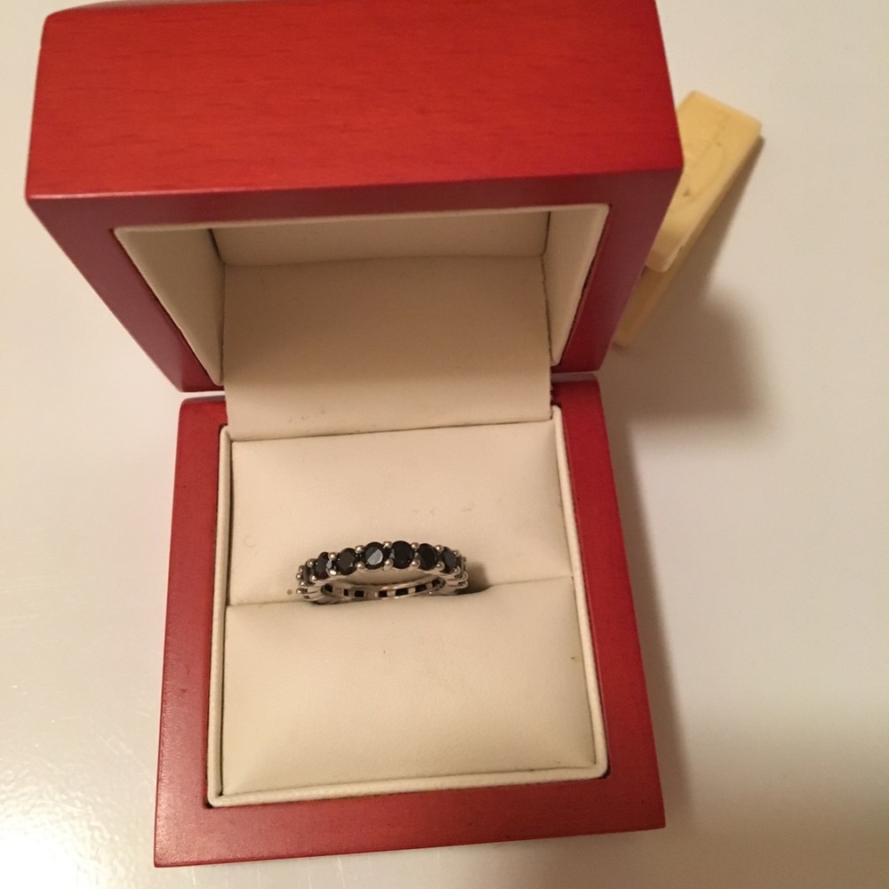 Black spinel anniversary band