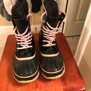 Women's size 6 Sorel winter boots- black