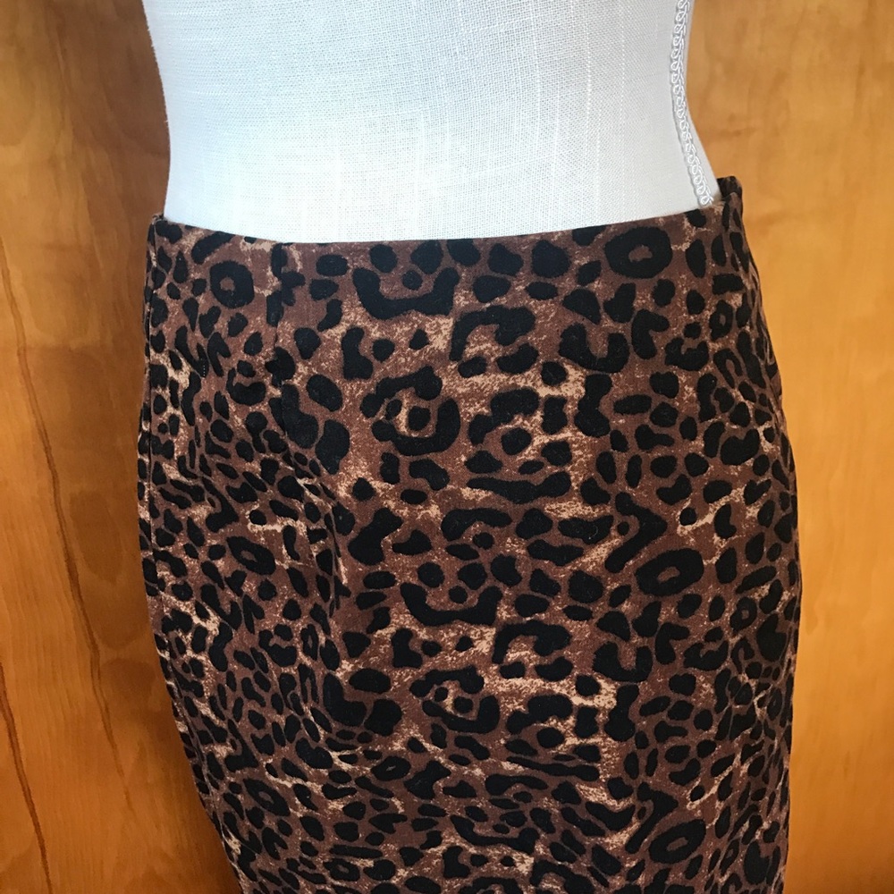 OLD NAVY - LEOPARD PRINT PENCIL SKIRT- 6