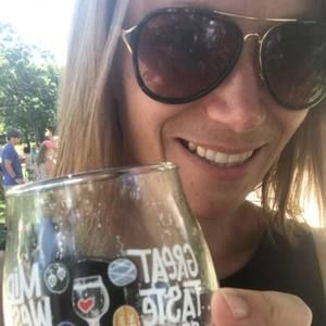 Meet your Posher, Leslie