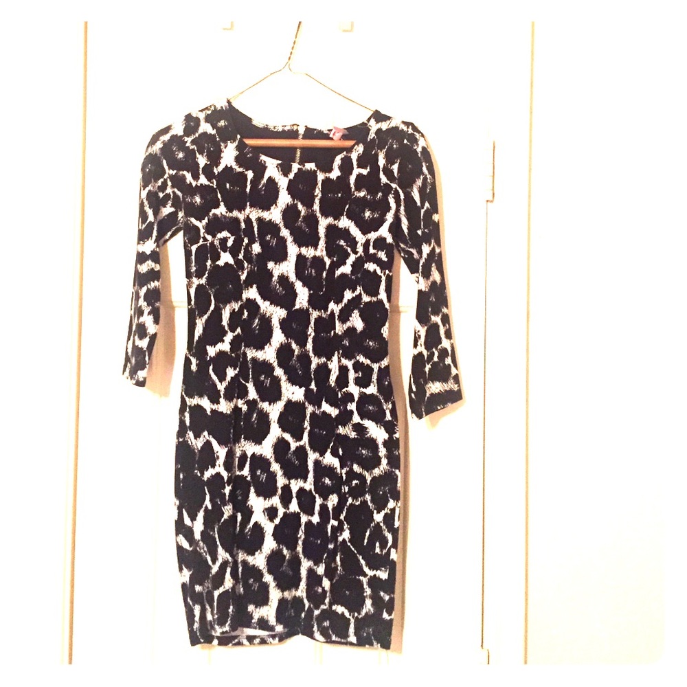 Black and white print mini dress - size 4