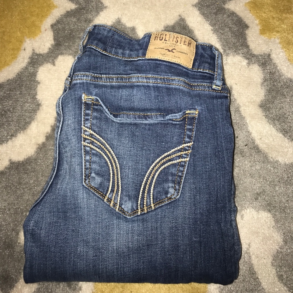 LAST CHANCE Hollister super skinny jeans