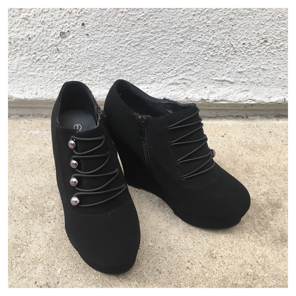 NWOT Top Moda bootie