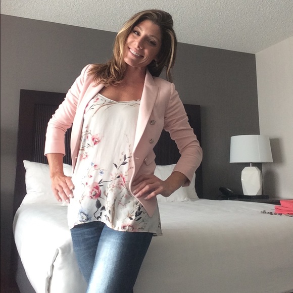 Meet your Posher, Jenn - Picture 4 of 4