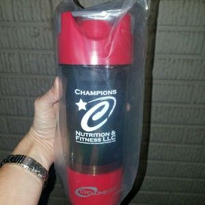 Cyclone shaker cups