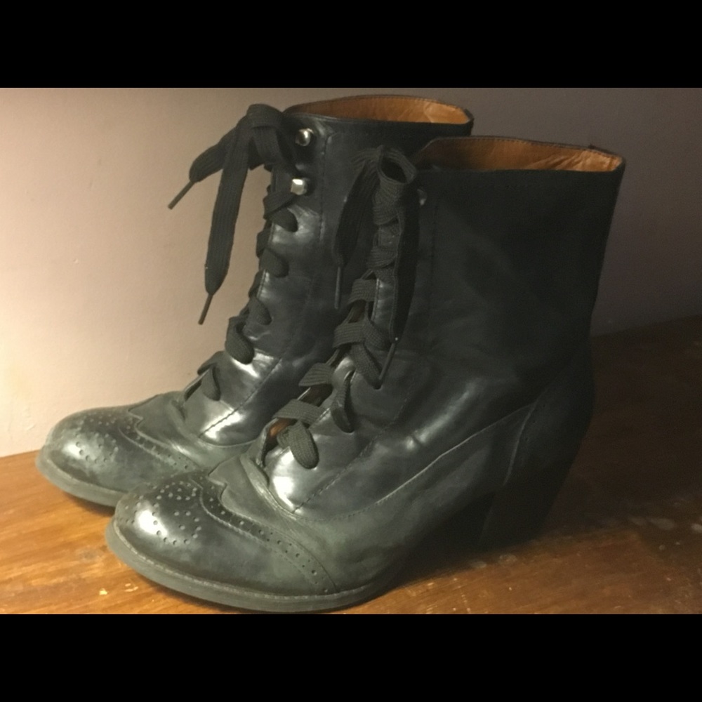 Nine West lace up boots size 7.5m