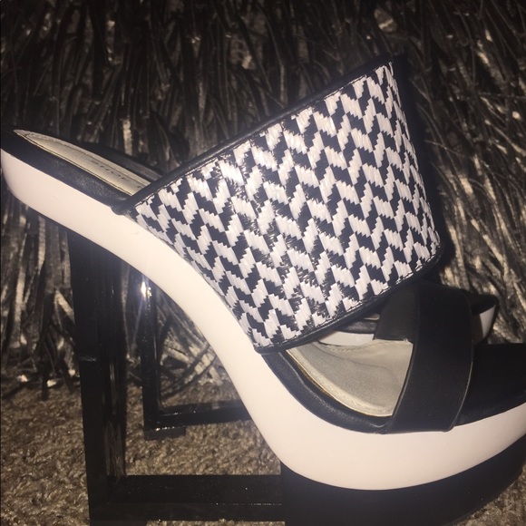 Unique Open-Toe Sandal! - Picture 2 of 3