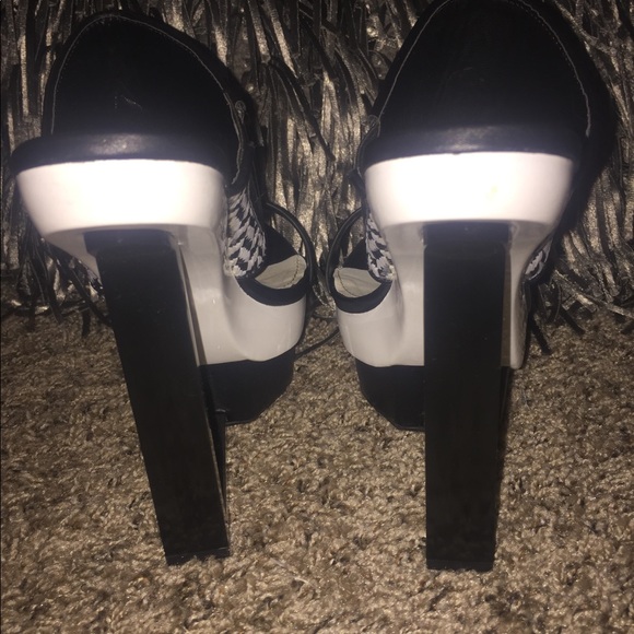 Unique Open-Toe Sandal! - Picture 3 of 3