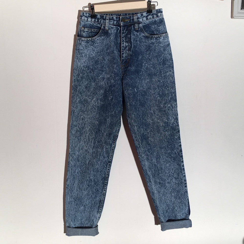 Vintage GUESS high rise acid wash mom jean