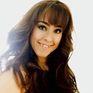 Meet your Posher, Larissa