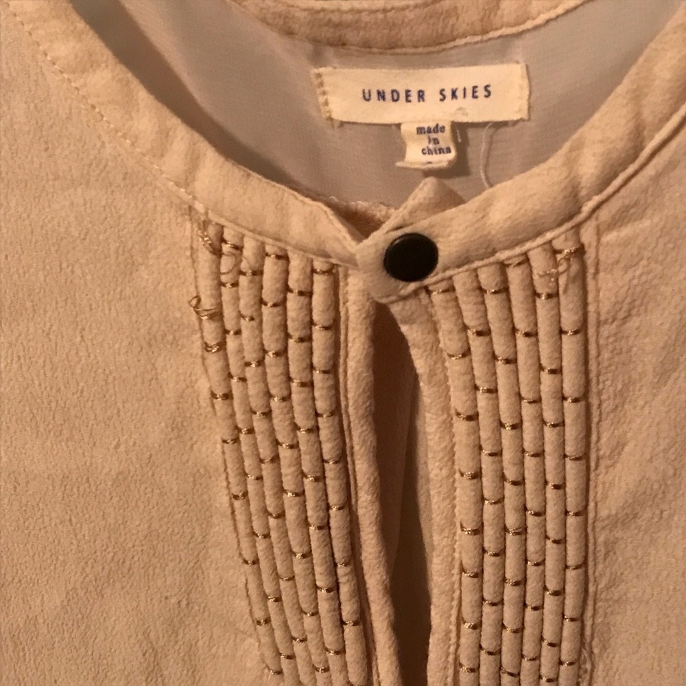 Under Skies Key Hole Sleeveless Top