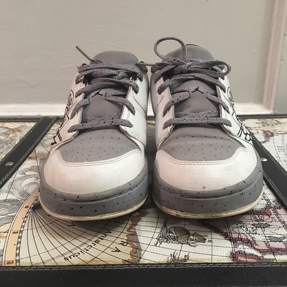 Air Jordan.....Size 5.5 - Picture 2 of 9